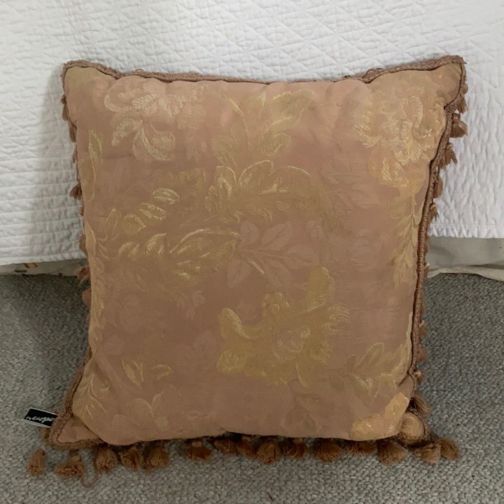 Decorative pillow